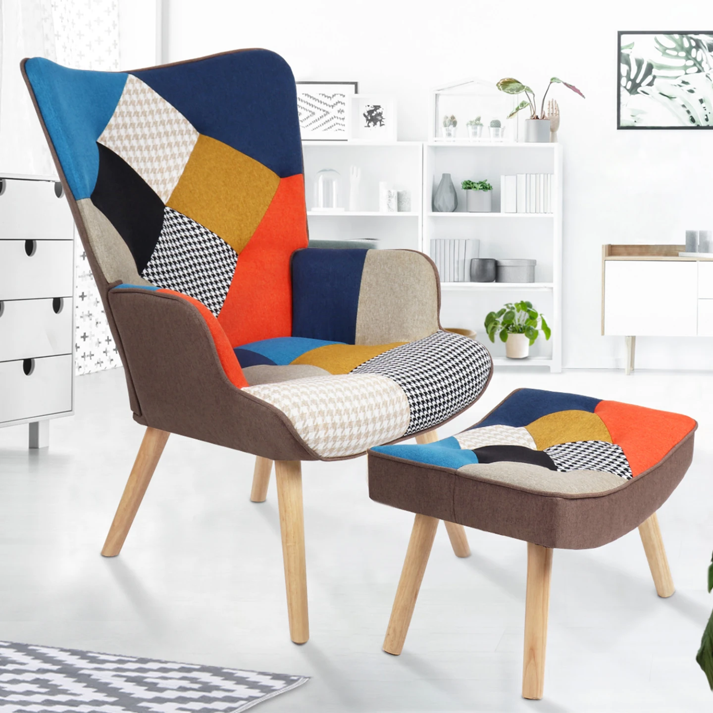 Fauteuil scandinave IVAR avec repose pieds en tissu patchwork multicouleurs et imprimé pied de poule