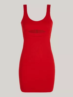 Vestido justo canelado com recortes