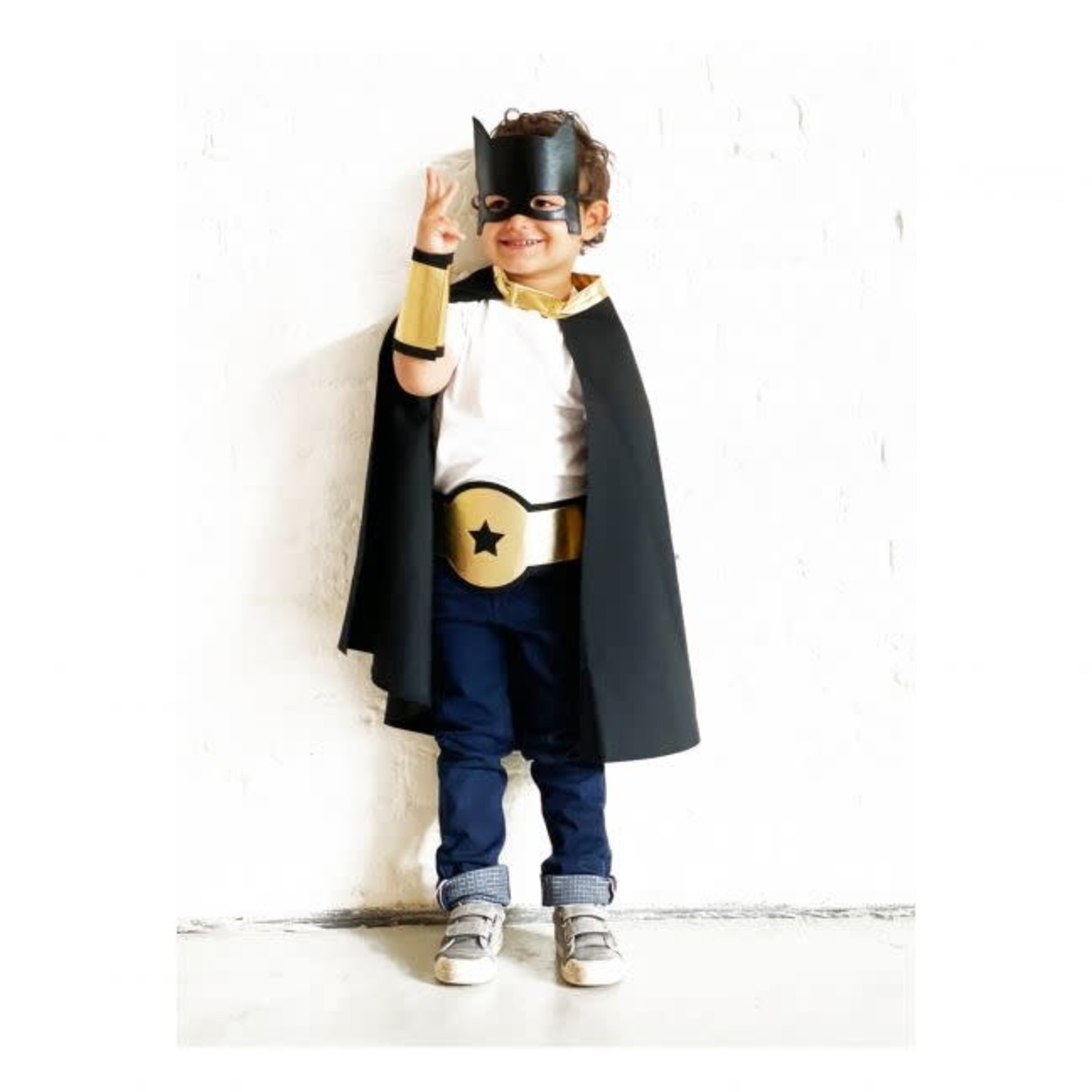 Ratatam : Black and gold superhero