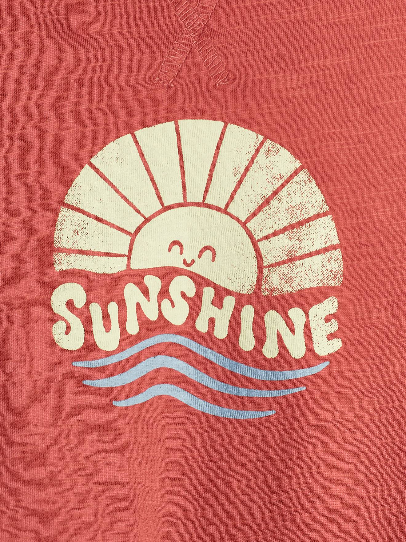Camiseta infantil de manga comprida em malha texturizada na cor terracota.