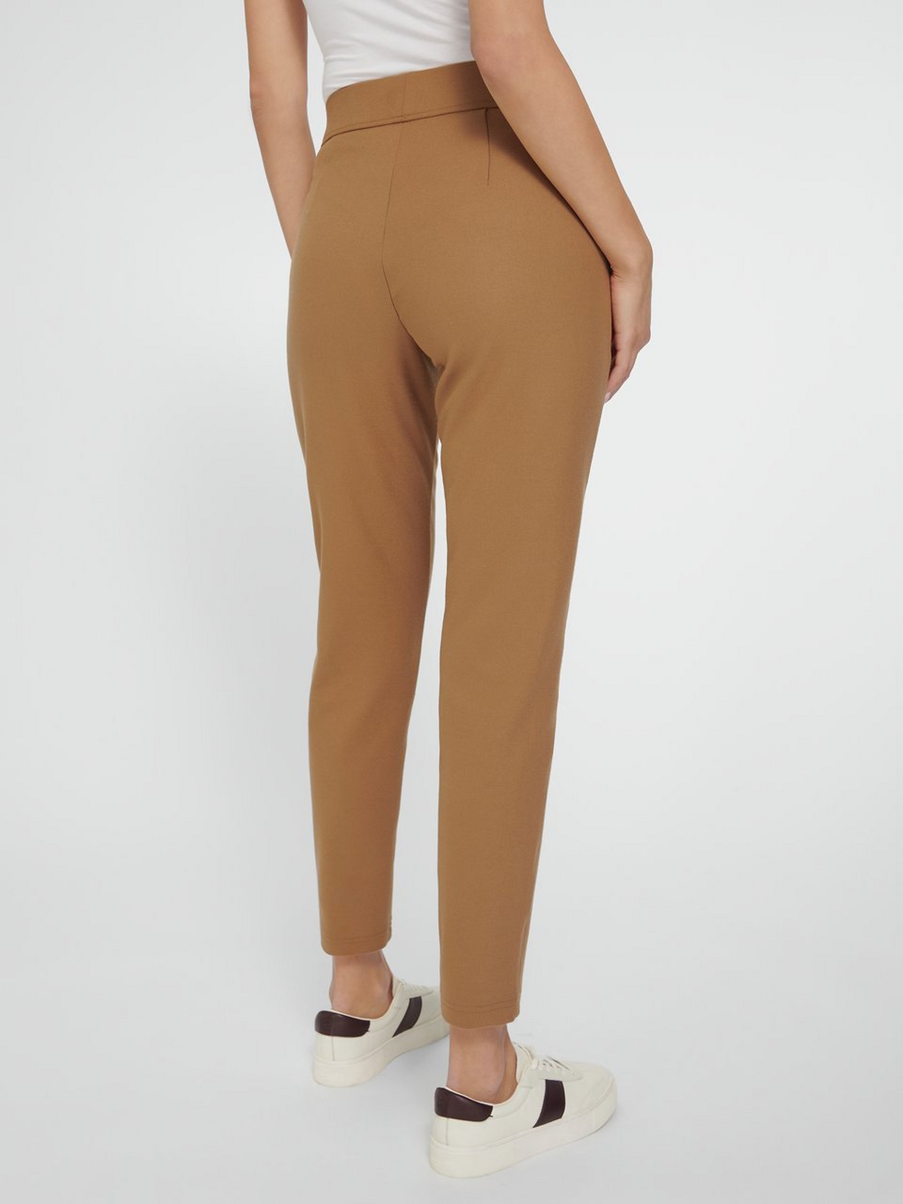 Knöchellange Hose Modell Candice
