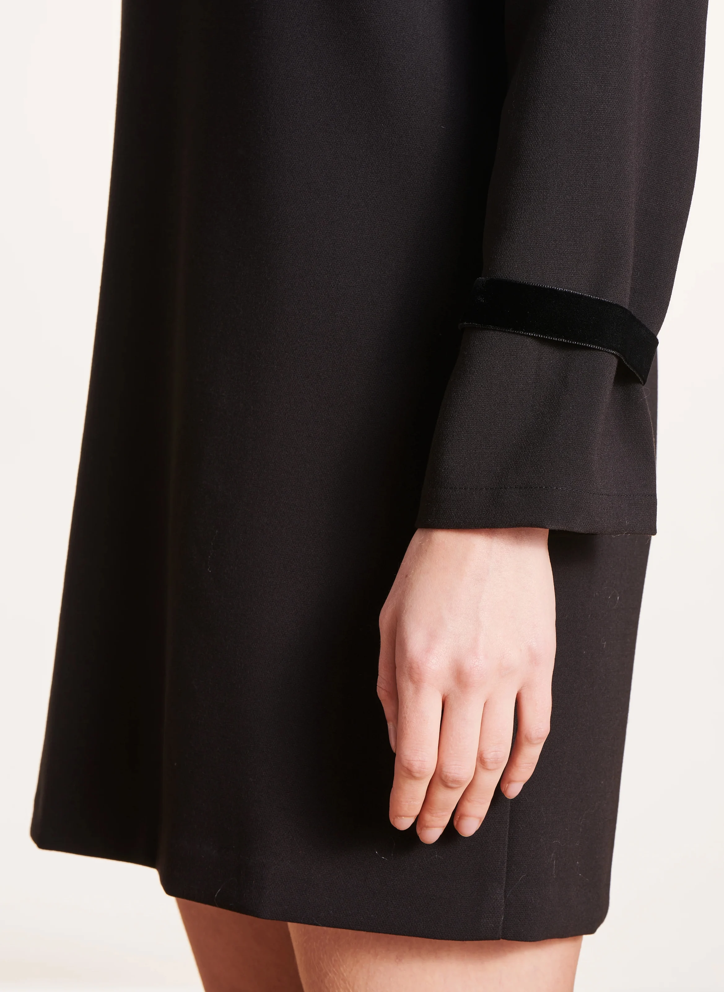 Robe courte col V| Noir