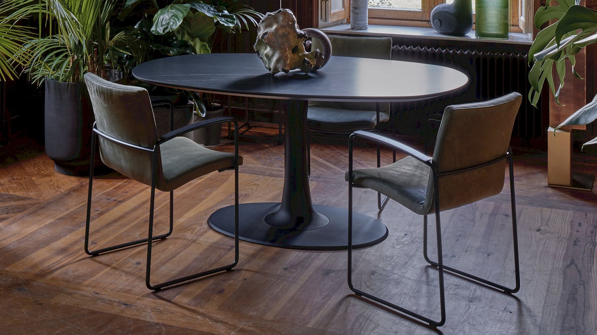 Leolux Columna eettafel