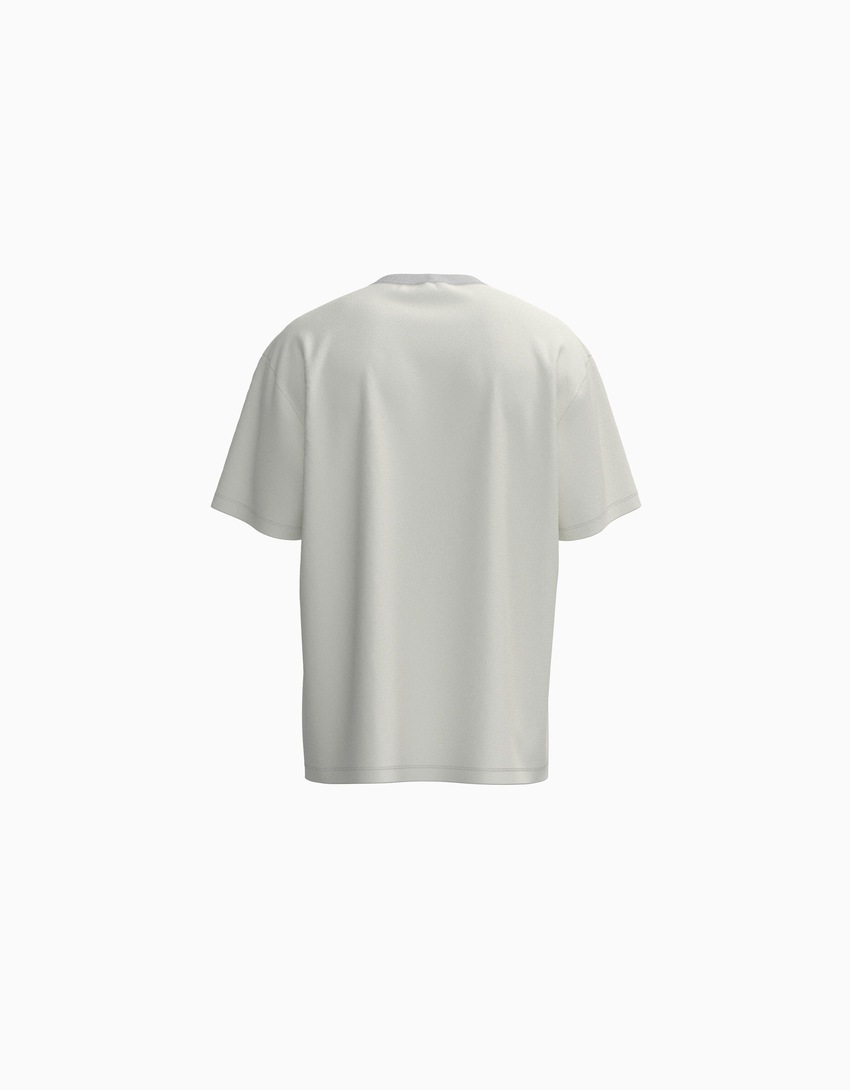 Camiseta de manga curta com estampa Barbie e modelagem quadrada
