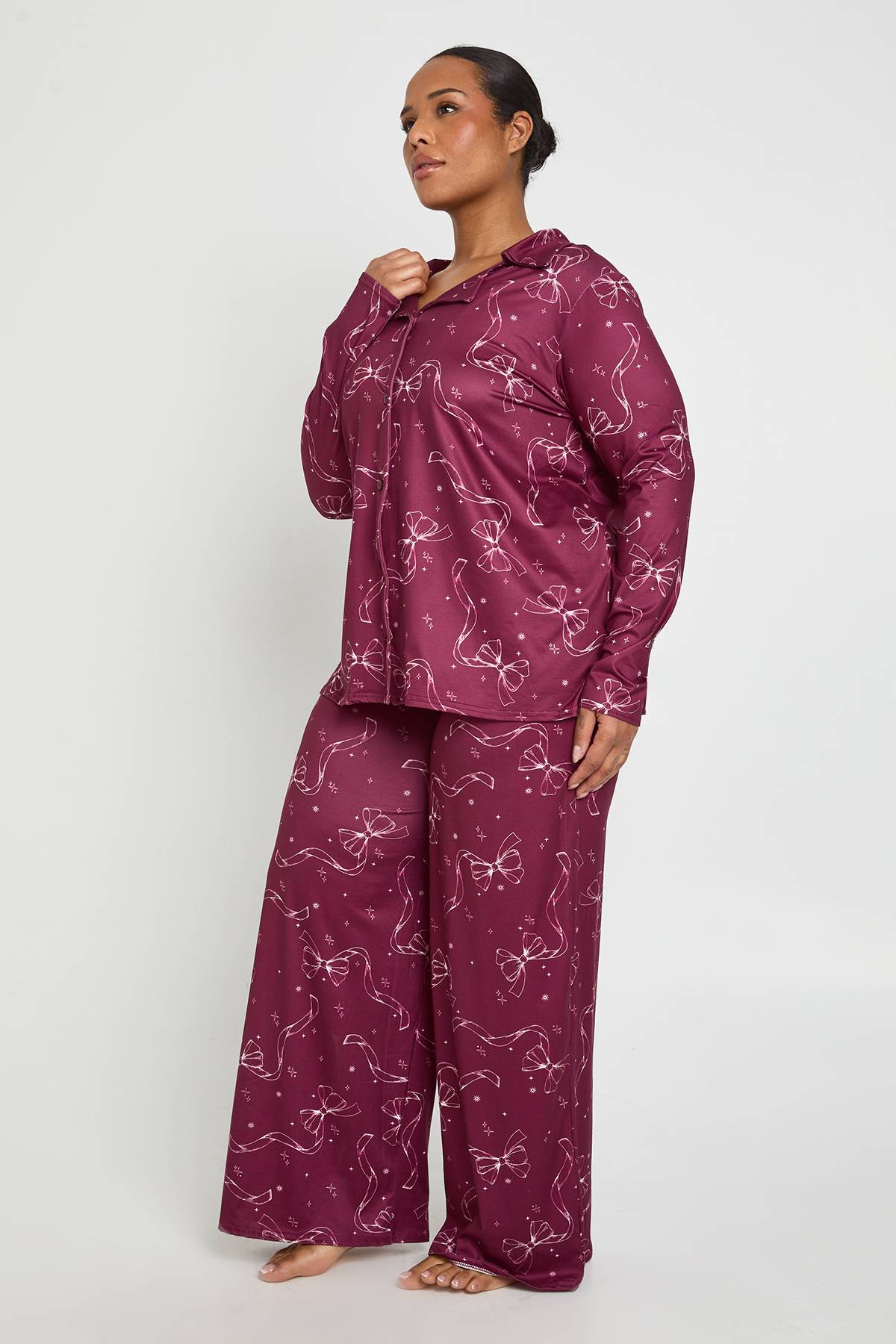 boohoo Ensemble Pyjama Grande Taille Chemise À Manches Longues Et Pantalon Imprimé Nœuds