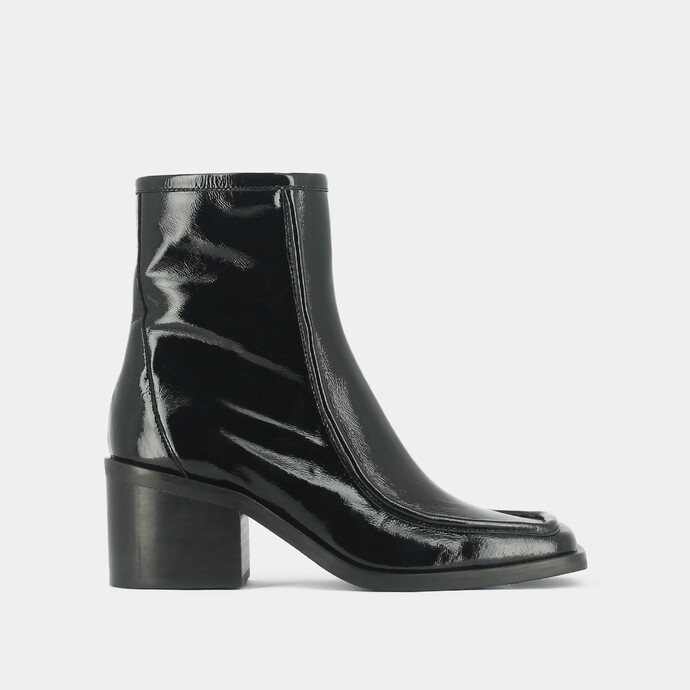 Boots à talons et bouts carrés, avec coutures apparentes  vernis plissé noir