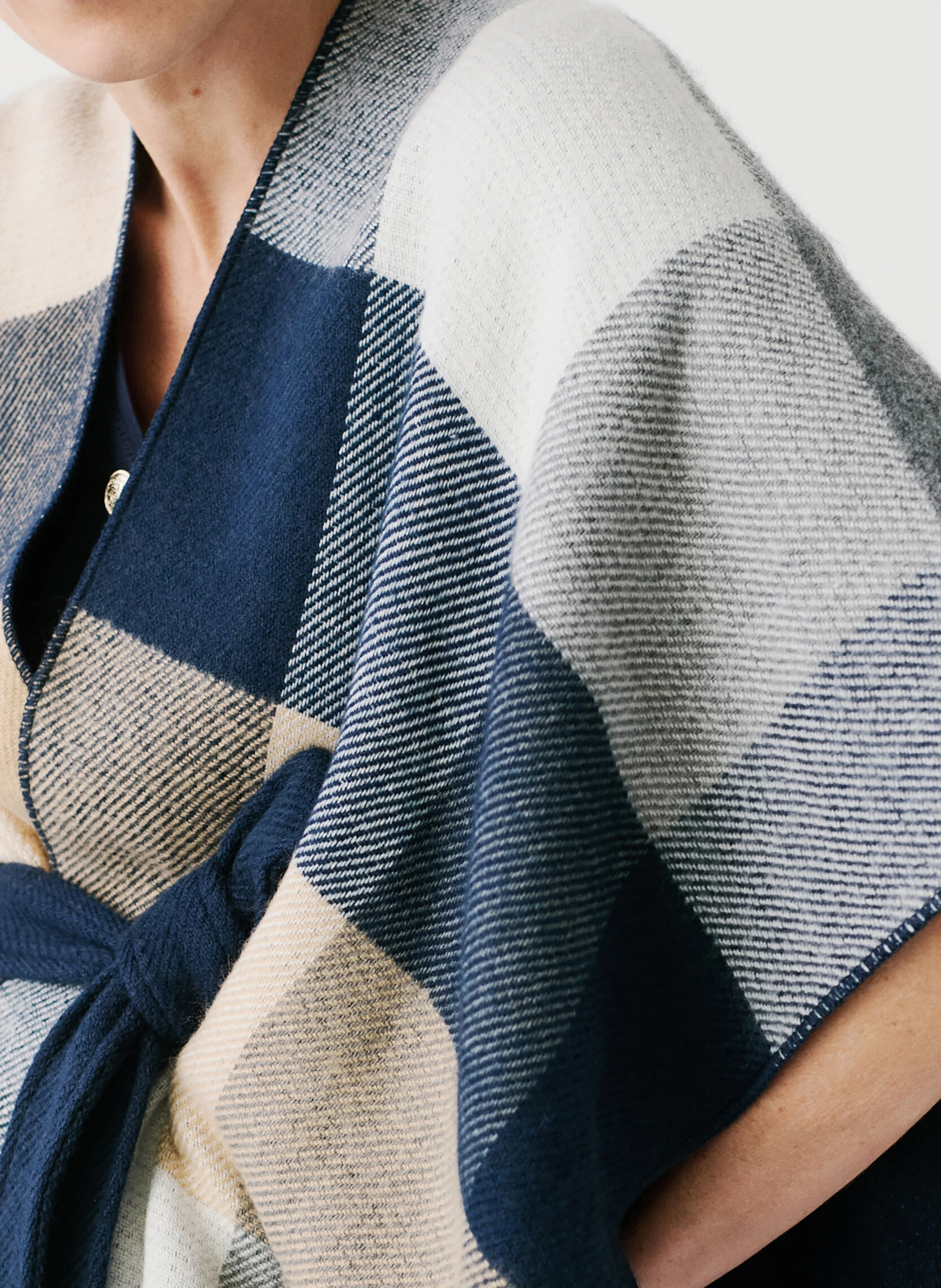 HABELTY - Poncho col V à carreaux | Bleu