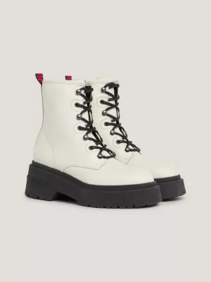 Botas robustas de couro com cadarço