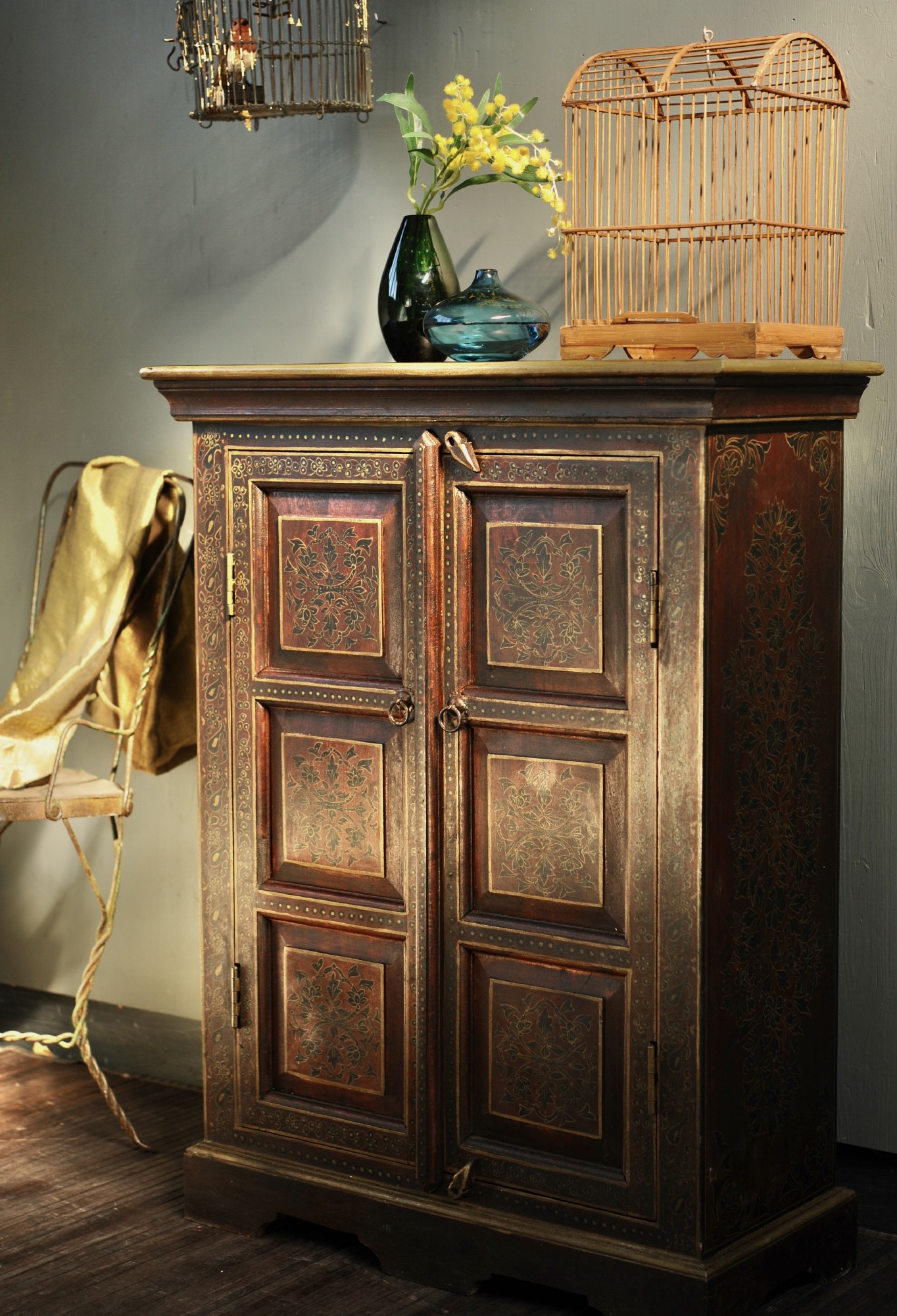 Schrank 'Hardeol', handbemalt, H 93 cm, B 72 cm, T 30 cm von fischer's lagerhaus
