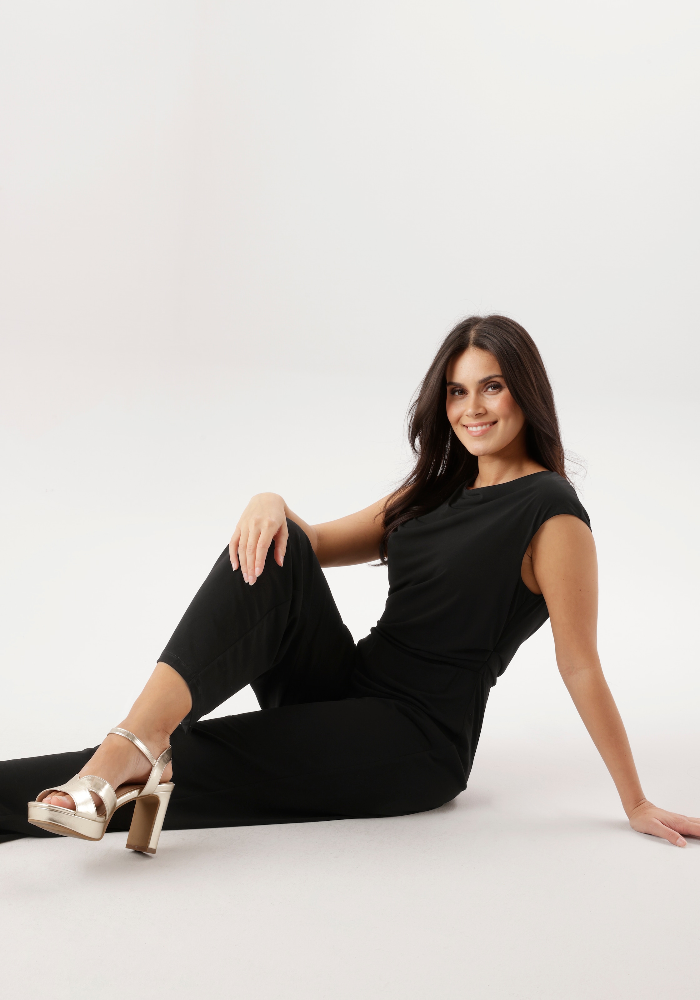 Aniston SELECTED Jumpsuit mit überlappenden, gefütterten Oberteil - NEUE KOLLEKTION