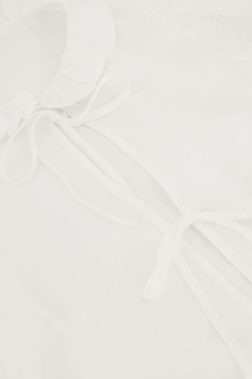 Witte top met strikjes en ruffle kraag