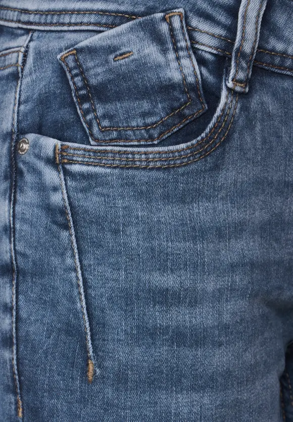 Casual Fit Jeans in 3/4 - mid blue random wash