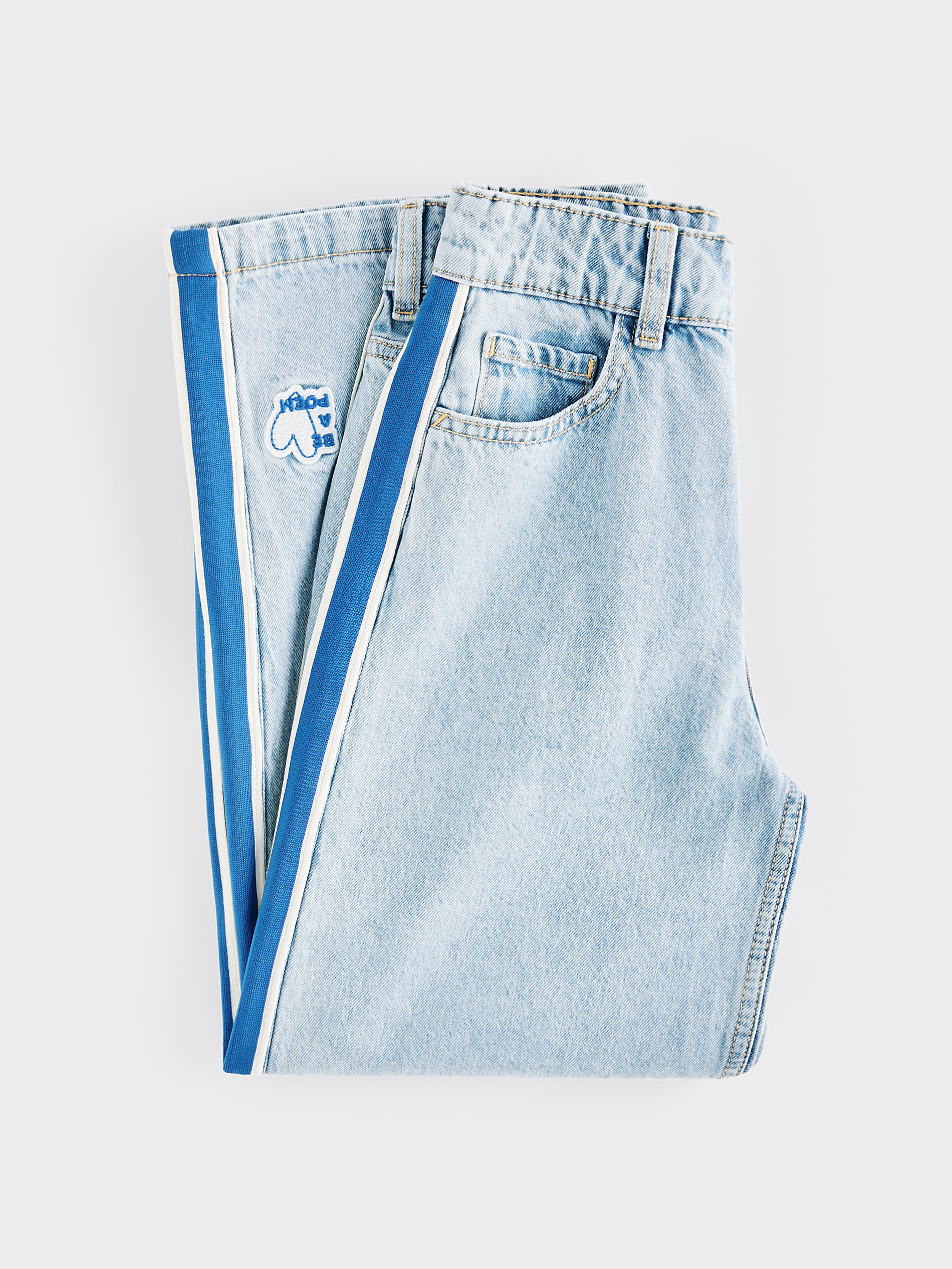 Superweite Jeans mit Seitenstreifen