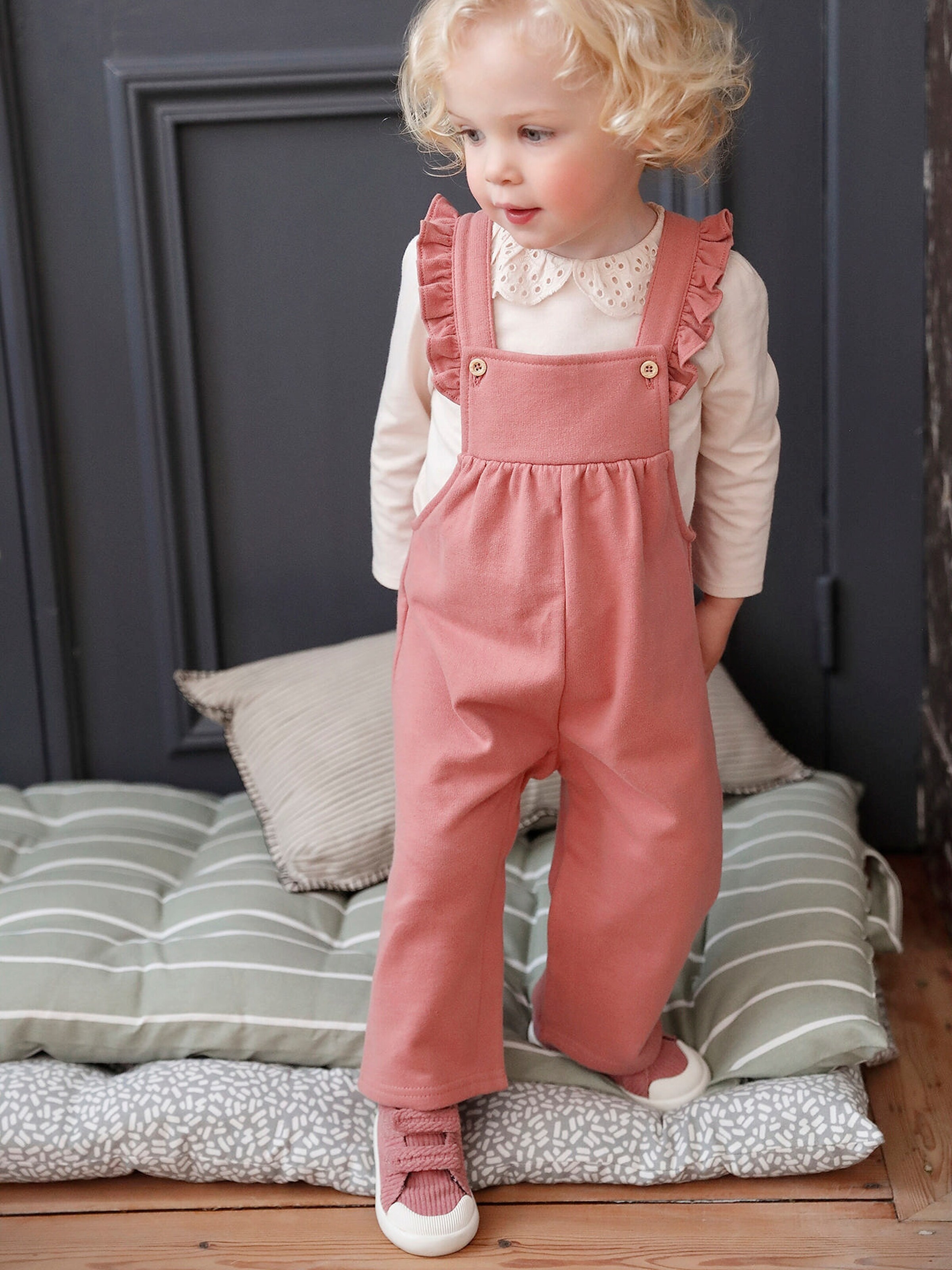 Vertbaudet Mädchen Baby Sweat-Latzhose mit Rüschen, Bio-Baumwolle altrosa