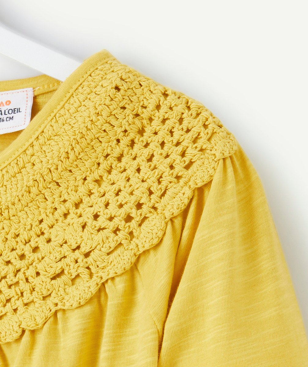 T-SHIRT MANCHES LONGUES FILLE JAUNE AVEC DÉTAILS EN CROCHET