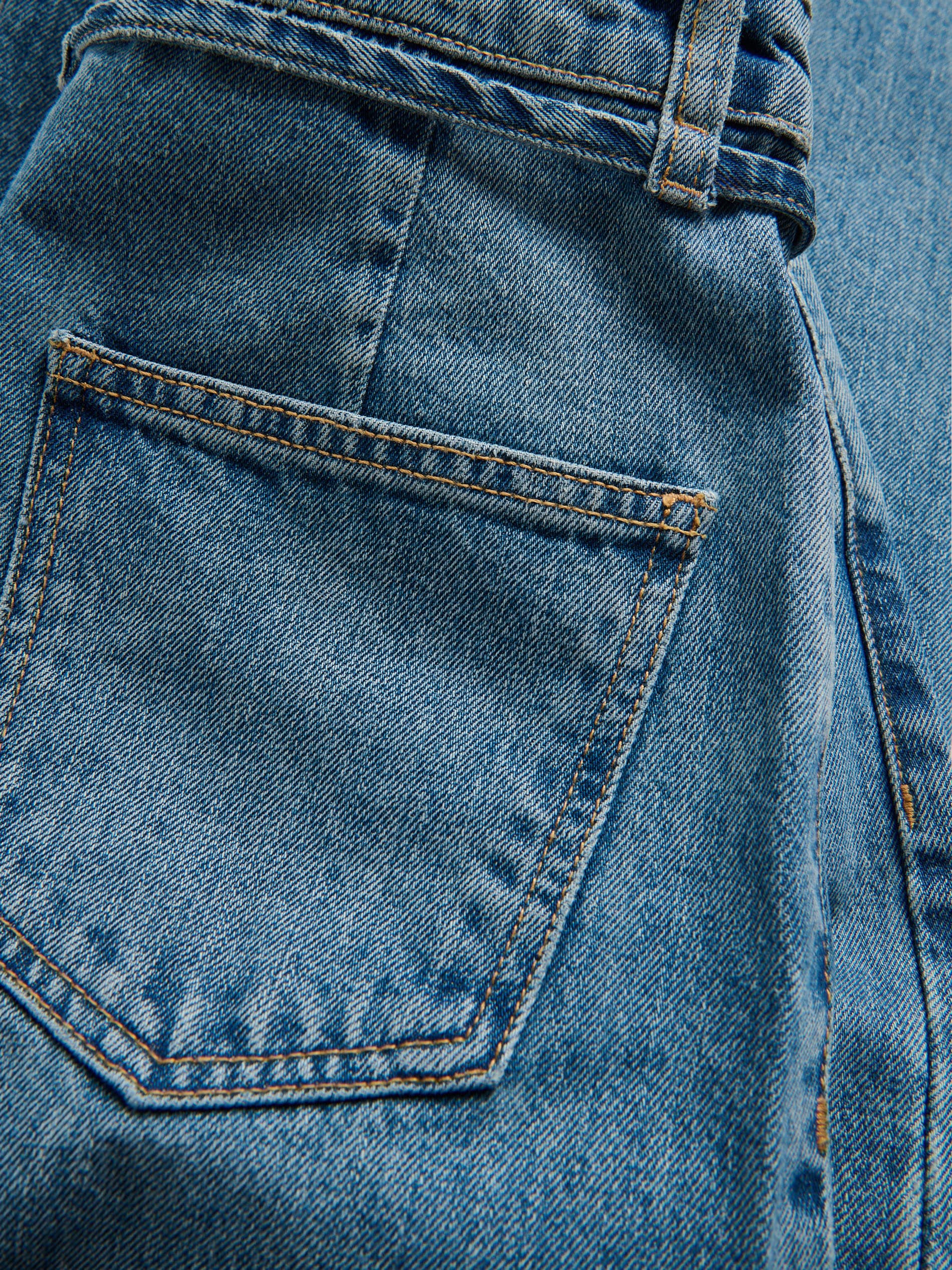 Denim-Hose mit Gürtel