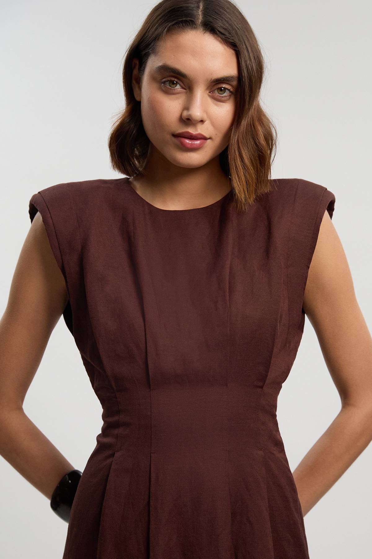 KarenMillen Robe Midi en Lin Tissé à Pinces en Viscose
