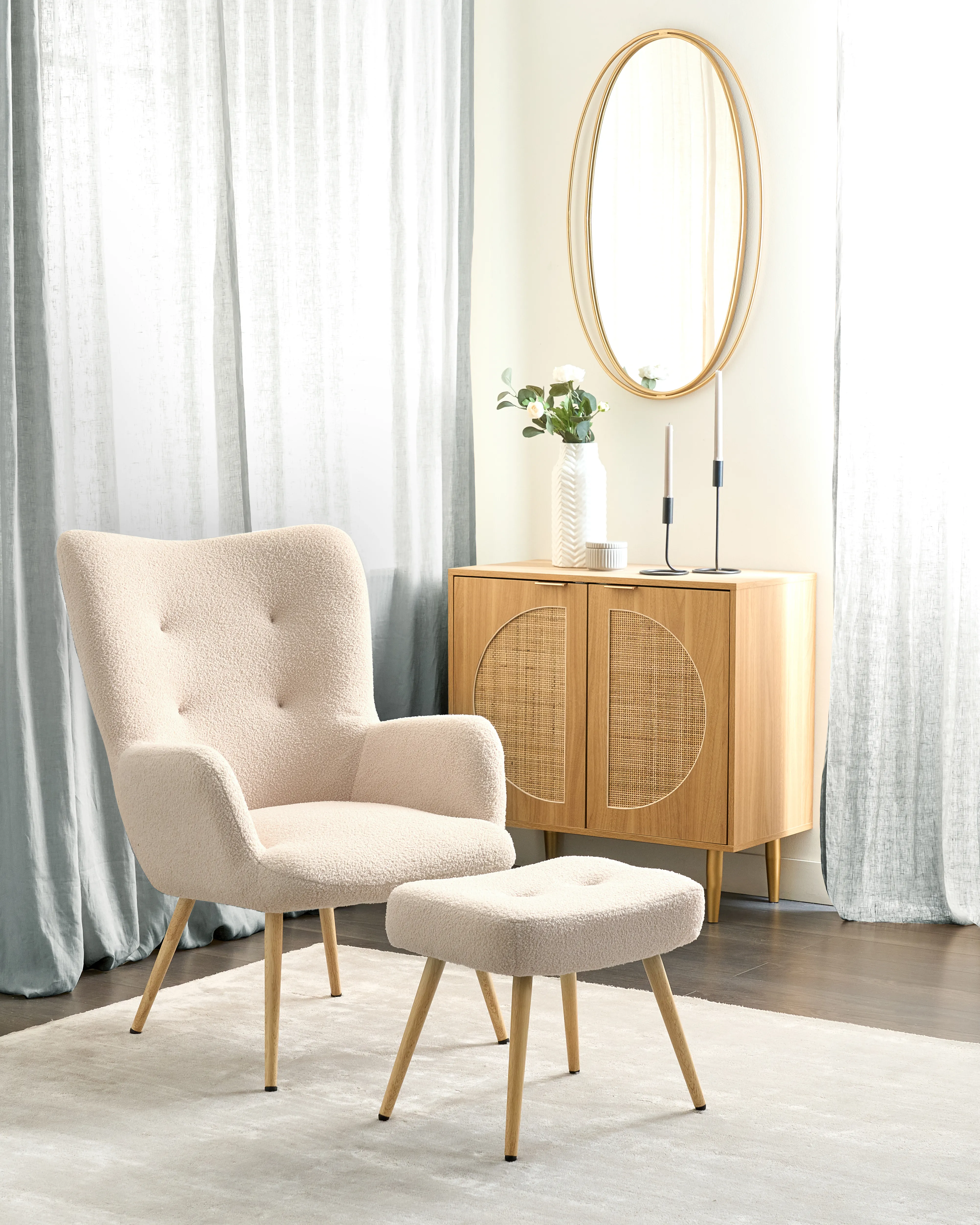 Oorfauteuil VEJLE met voetenbank Bouclé Beige