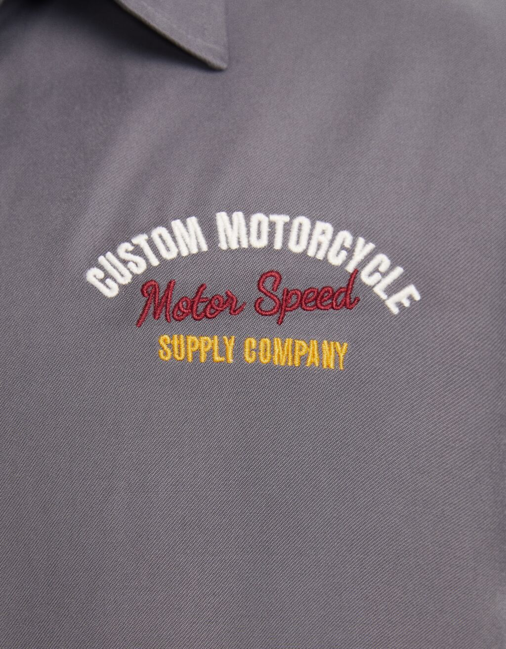 Camisa de manga curta bordada