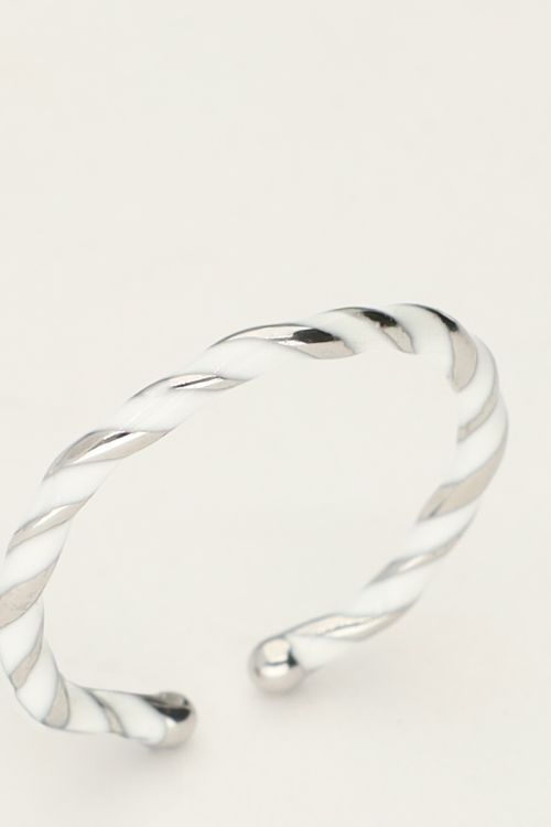Gedraaide ring met wit