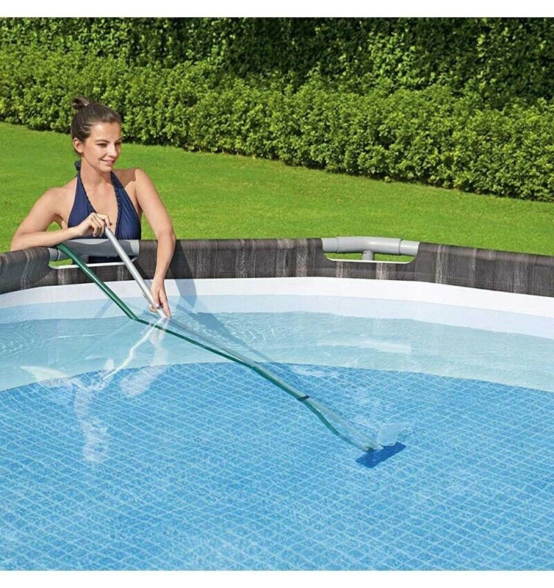 Kit de limpeza de piscina Bestway 58013 com escova e cabeçote.