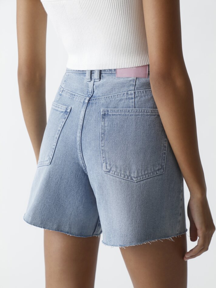 Bermuda jeans com pregas - Azul índigo claro