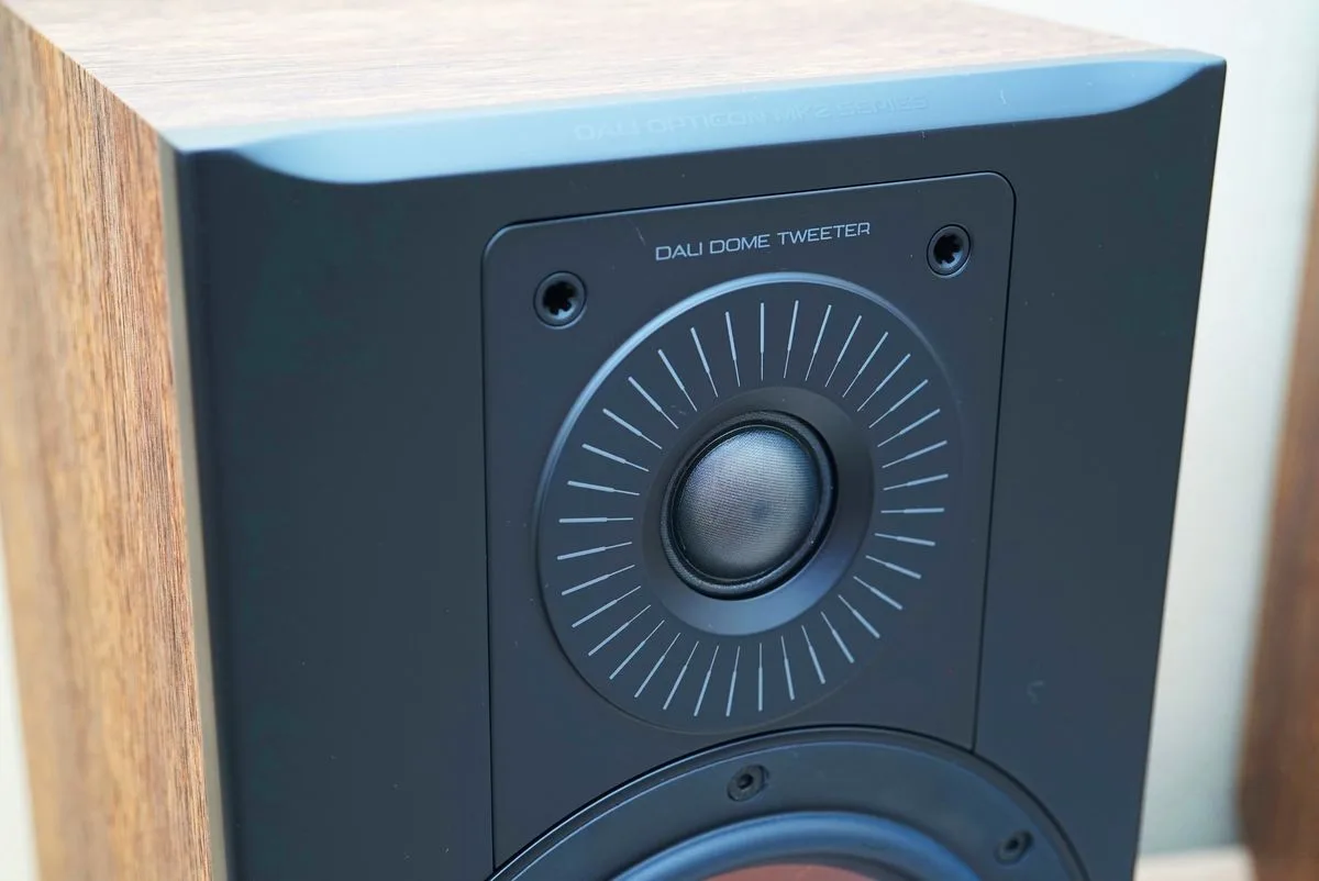 Dali Opticon 2 MKII Chêne foncé (la paire) Enceintes bibliothèque