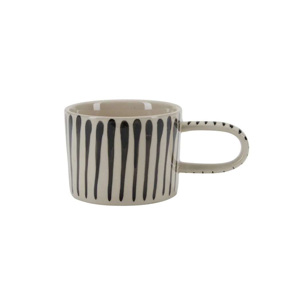 Bahne Interior  Håndmalet krus med tynde striber, hvid/sort - H: 7 cm.