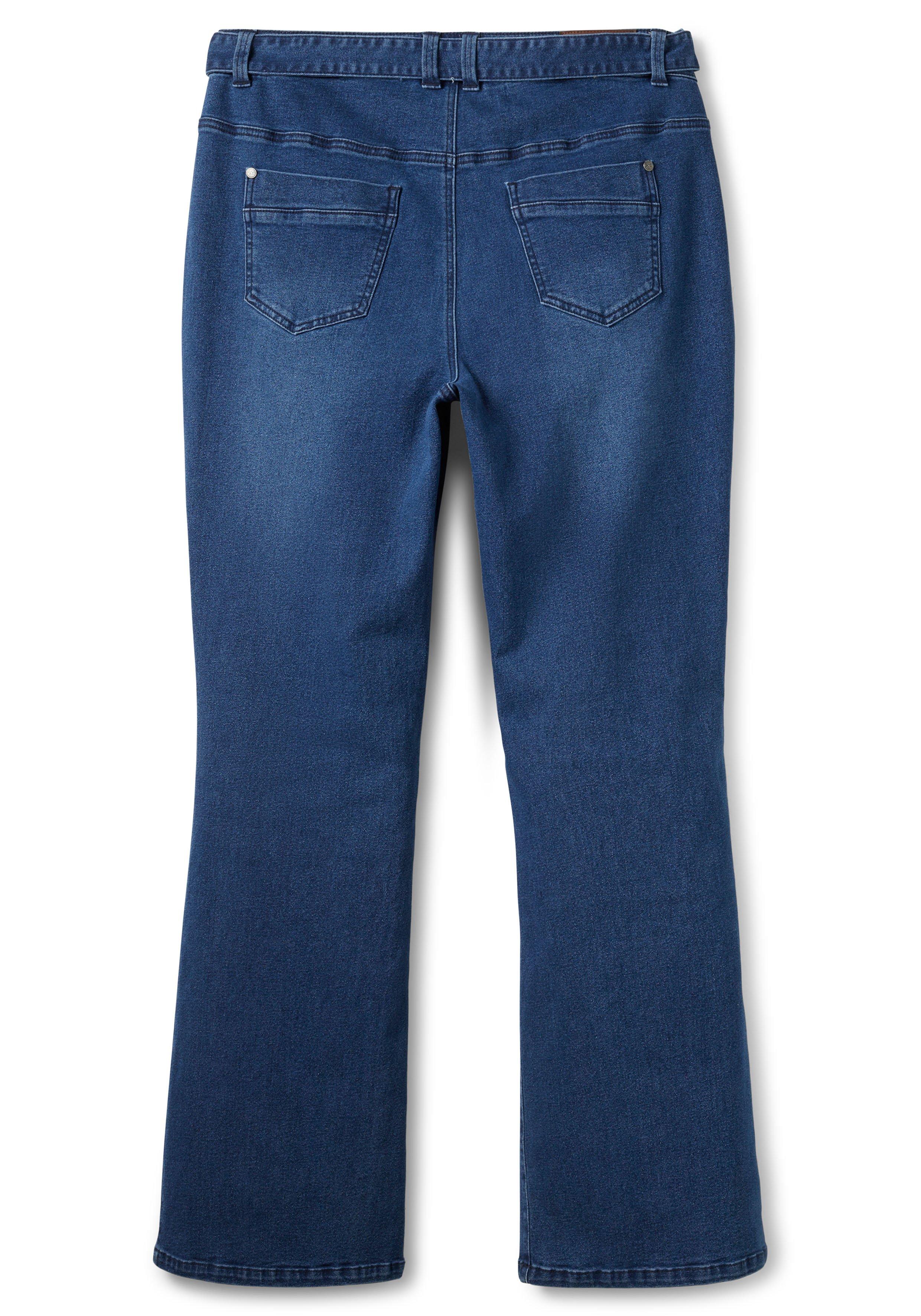 Bootcut-Jeans mit Stoffgürtel und markanten Taschen