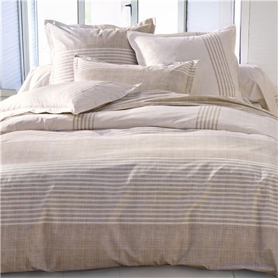 Linge de lit à rayures verticales et horizontales