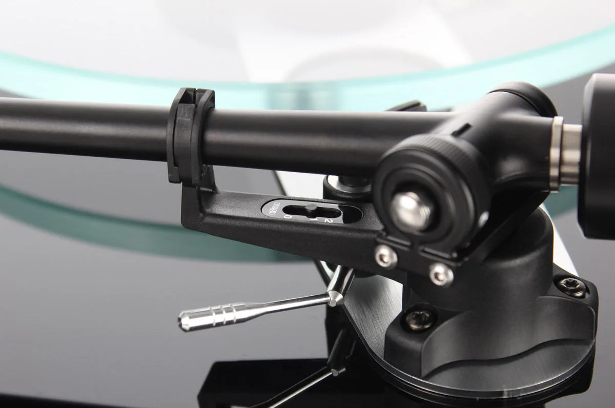 Rega Planar 3 Noir laqué avec cellule Nd5 Platines vinyle hi-fi