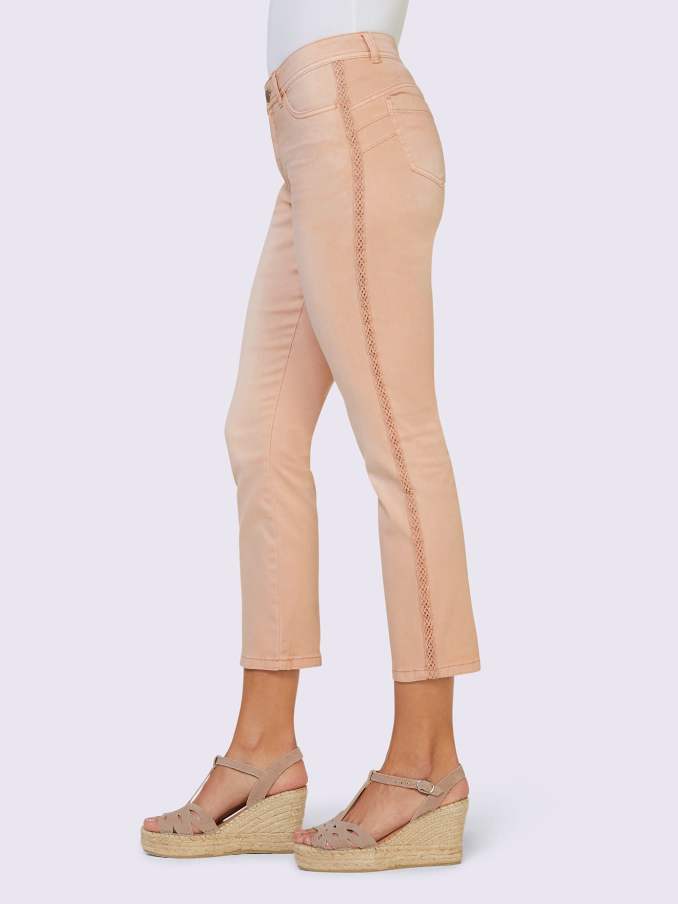 Jean dentelle le long de la couture latérale