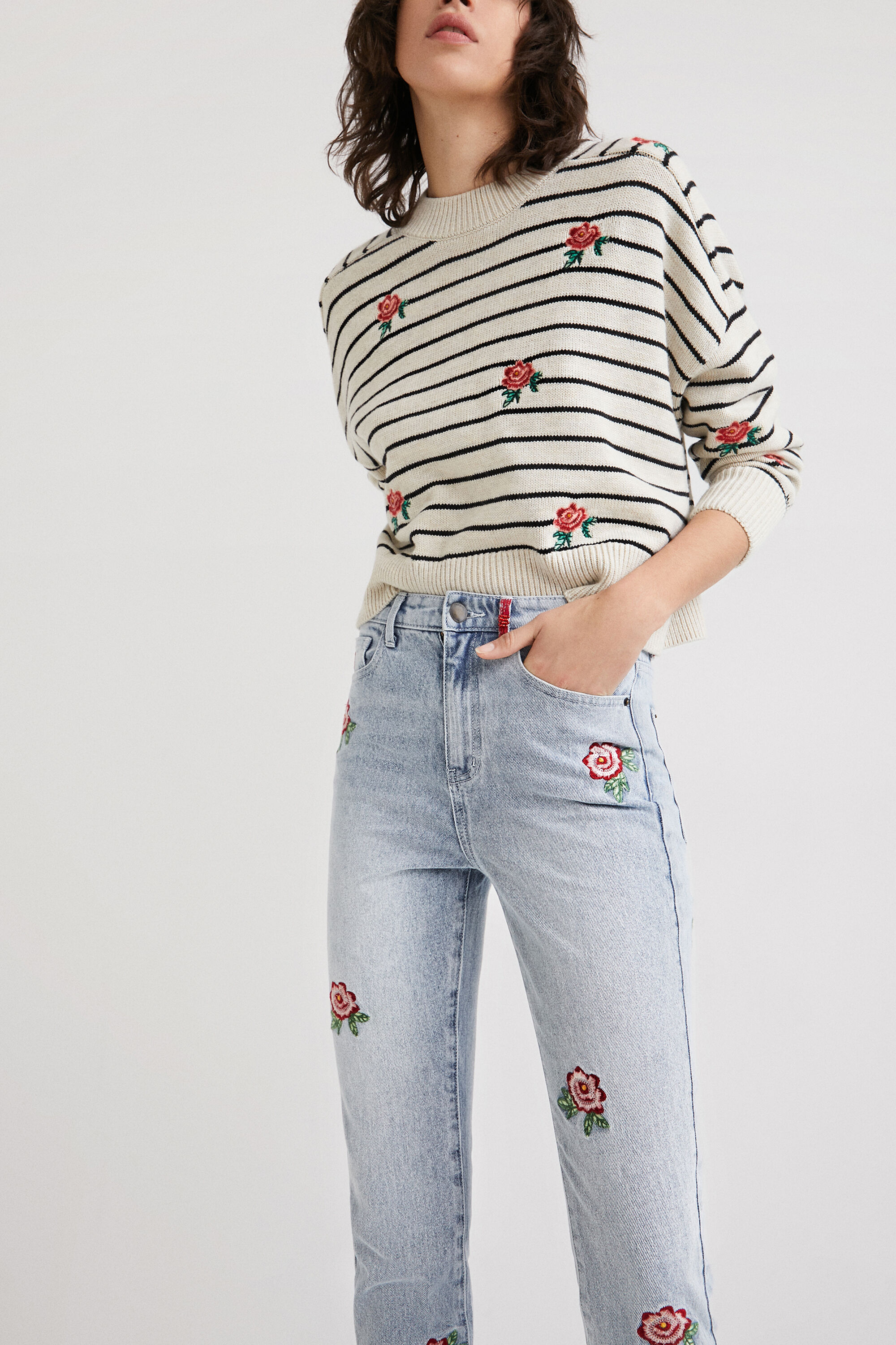 Jean droit à fleurs