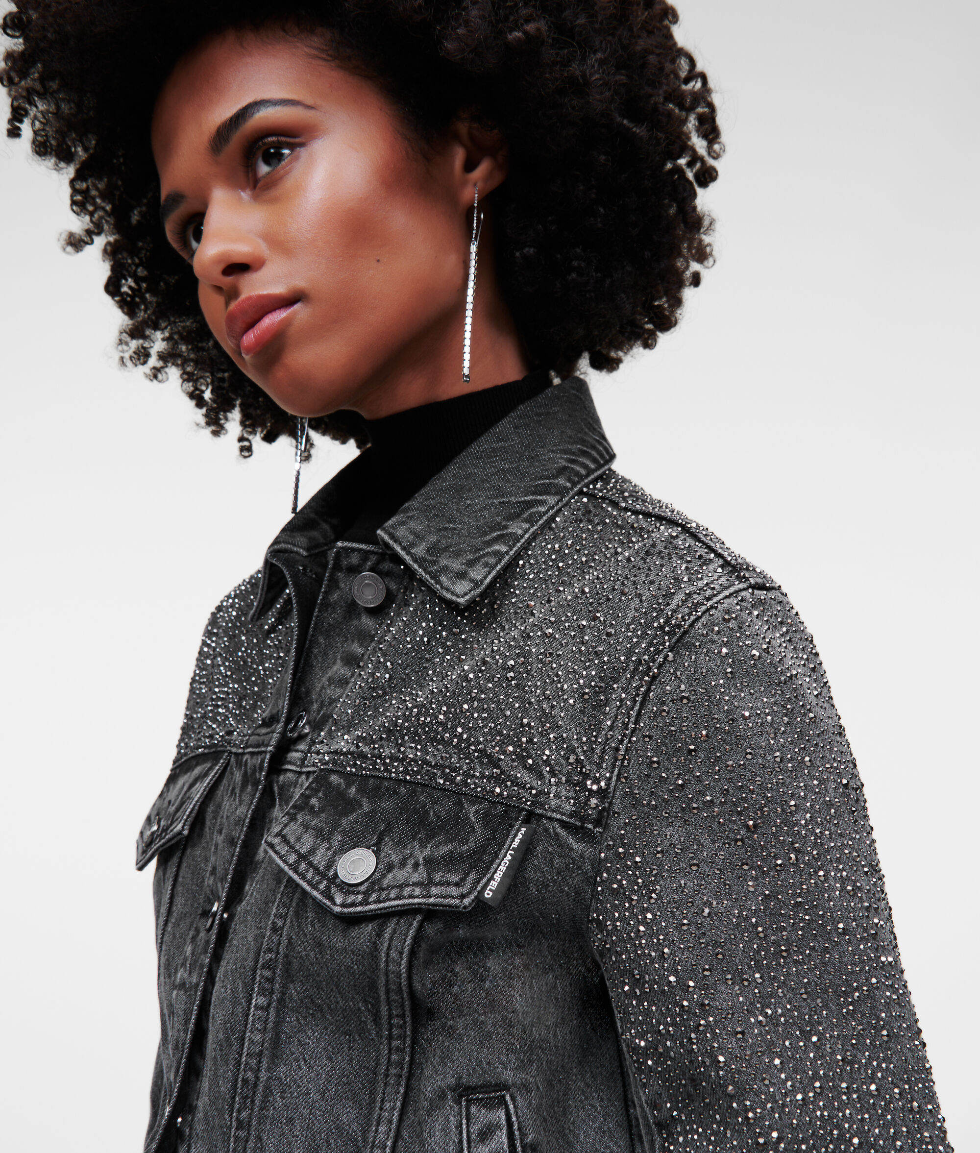 VESTE EN JEAN ORNÉE DE STRASS