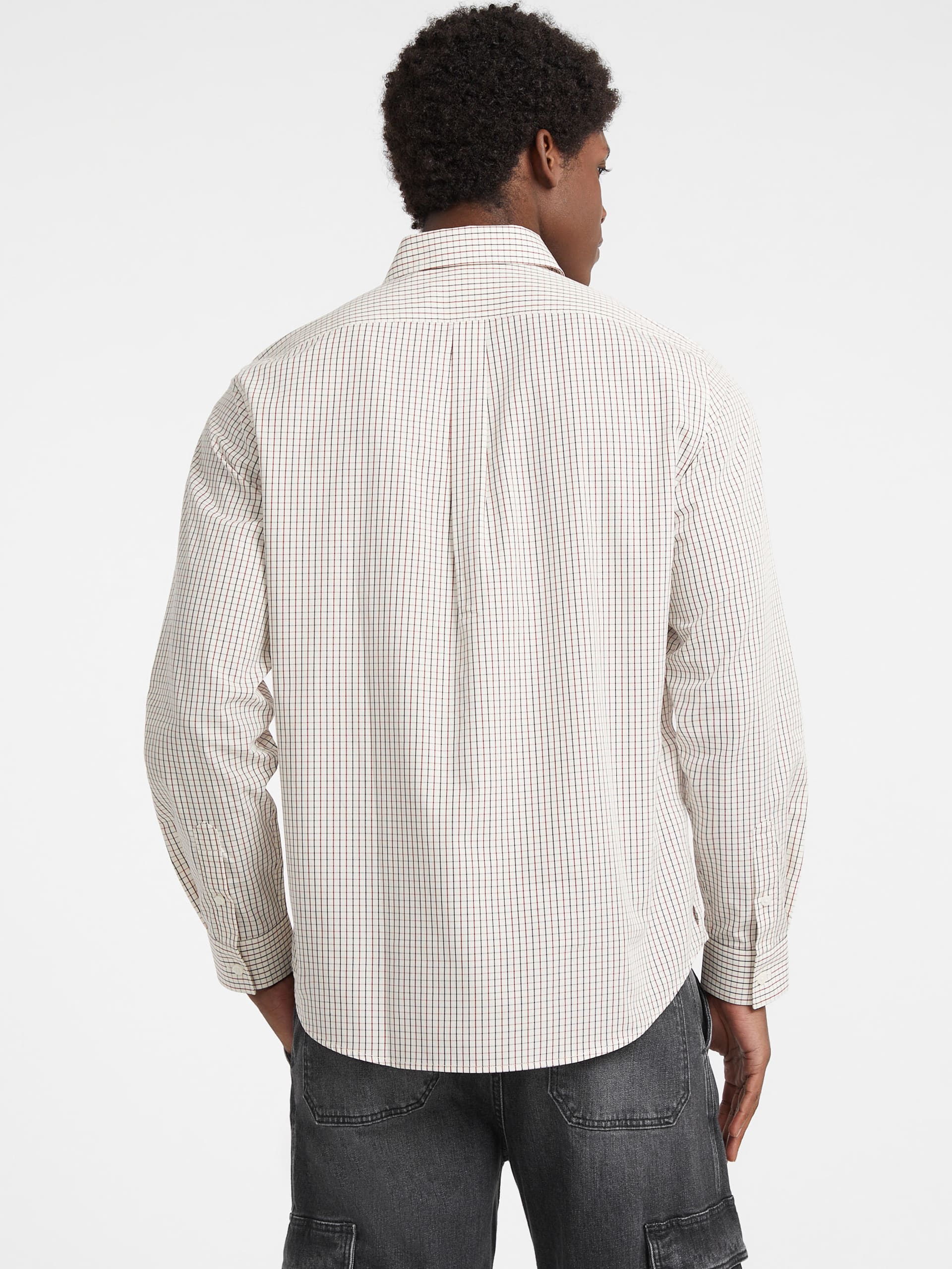 Camisa com bolsos