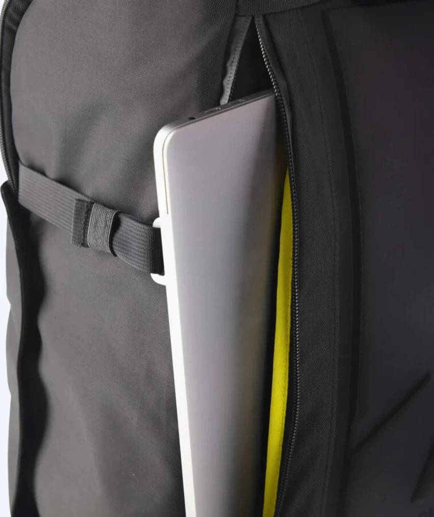 Aquasphere triatlontaske - Transition 35L - Sort/gul