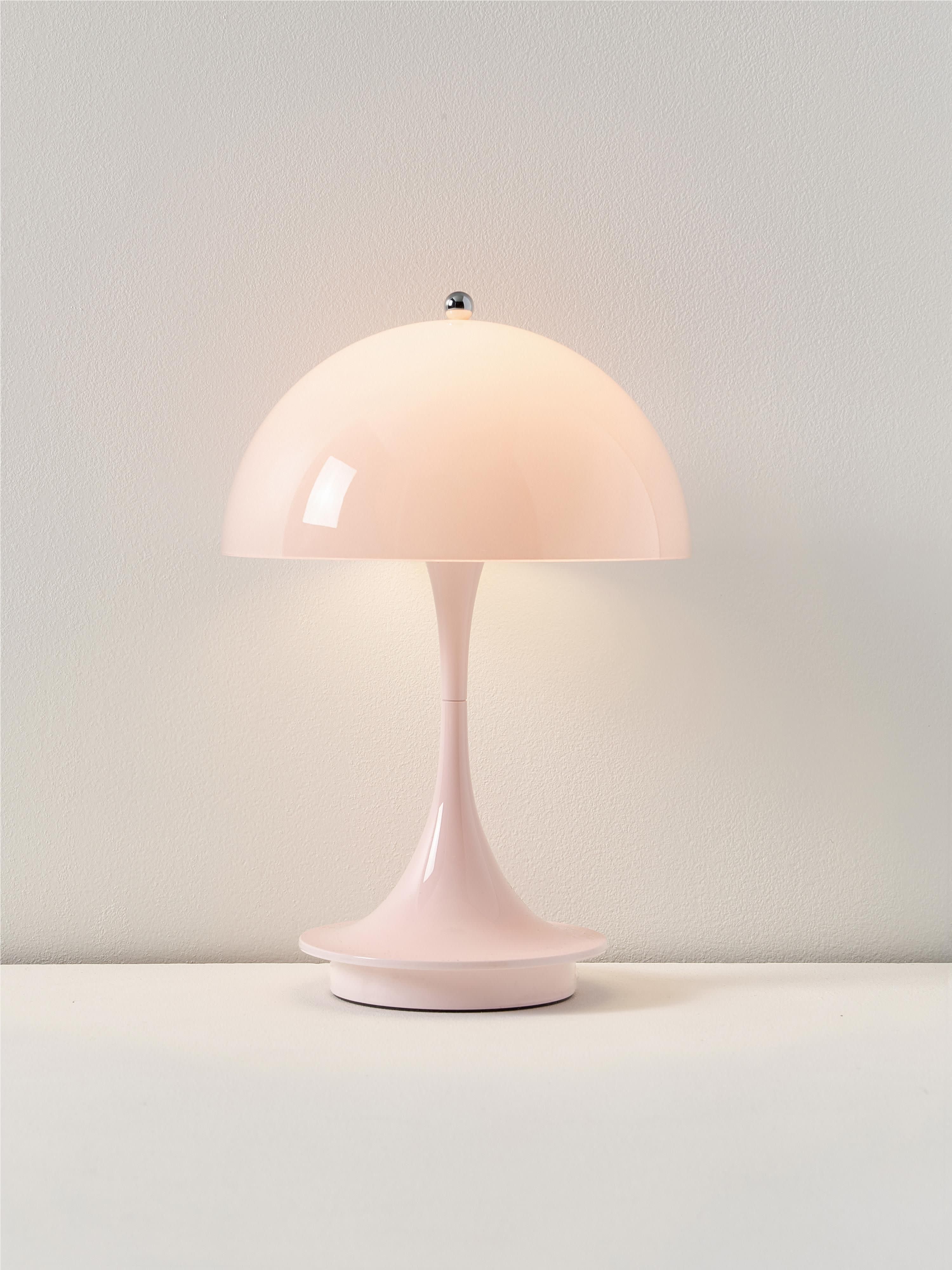 Kleine draagbare LED-tafellamp Panthella 160, design Verner Panton