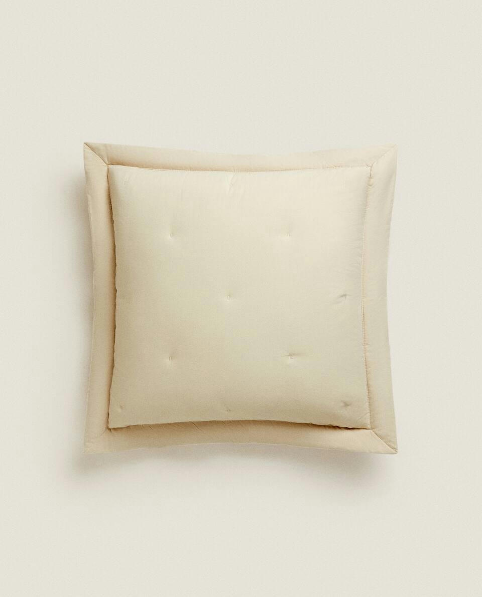 CAPA DE ALMOFADA COM BOLINHAS