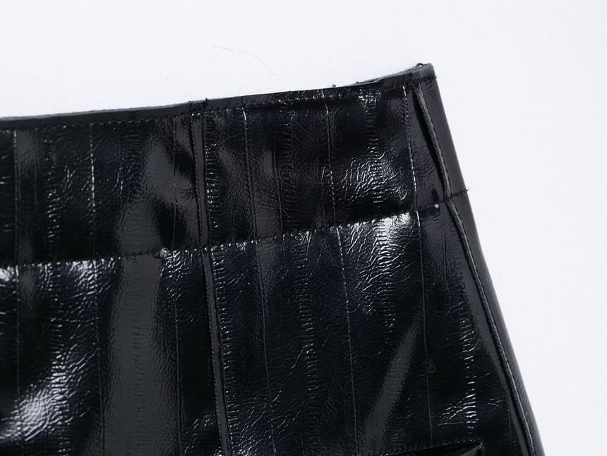 Avauntgardo - Hoge taille gestreepte mini A-lijn rok van imitatieleer met knoopjes