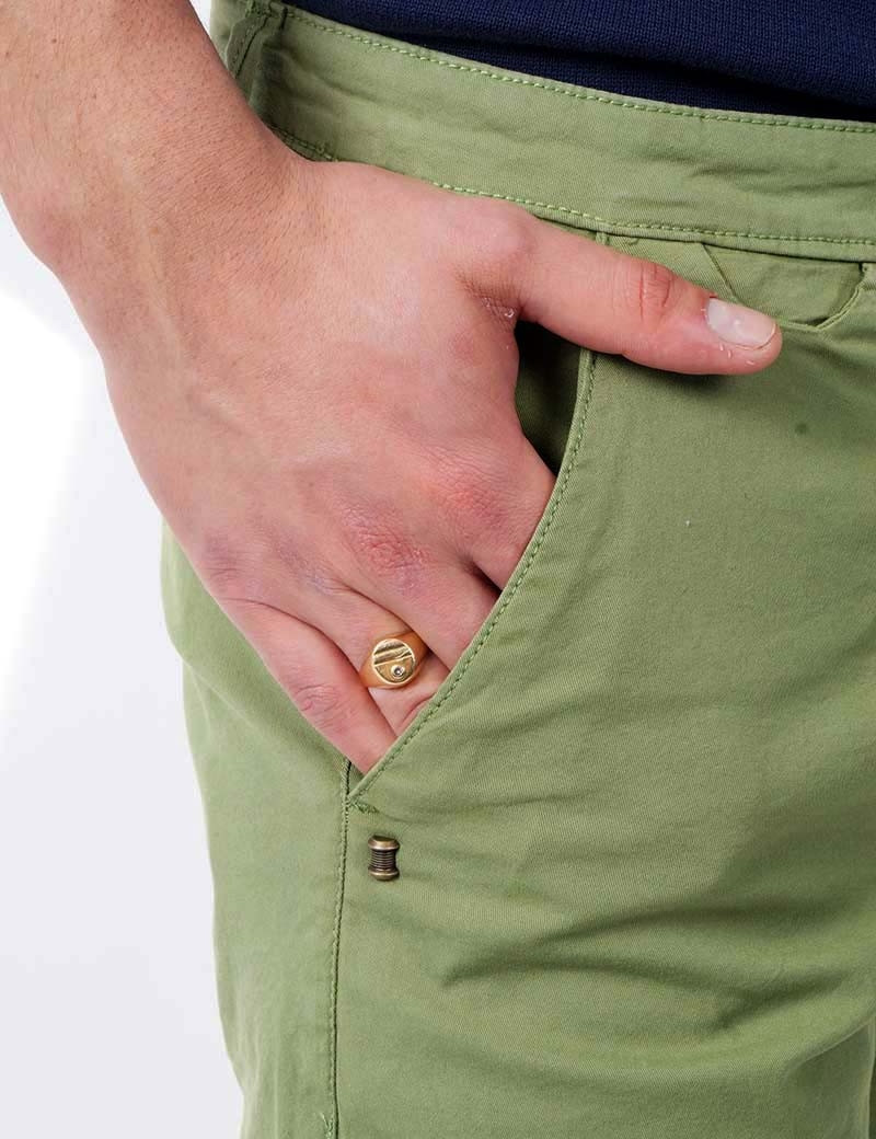 RECYCLED ART WORLD SHORT CHINO STRETCH GREEN CACTUS