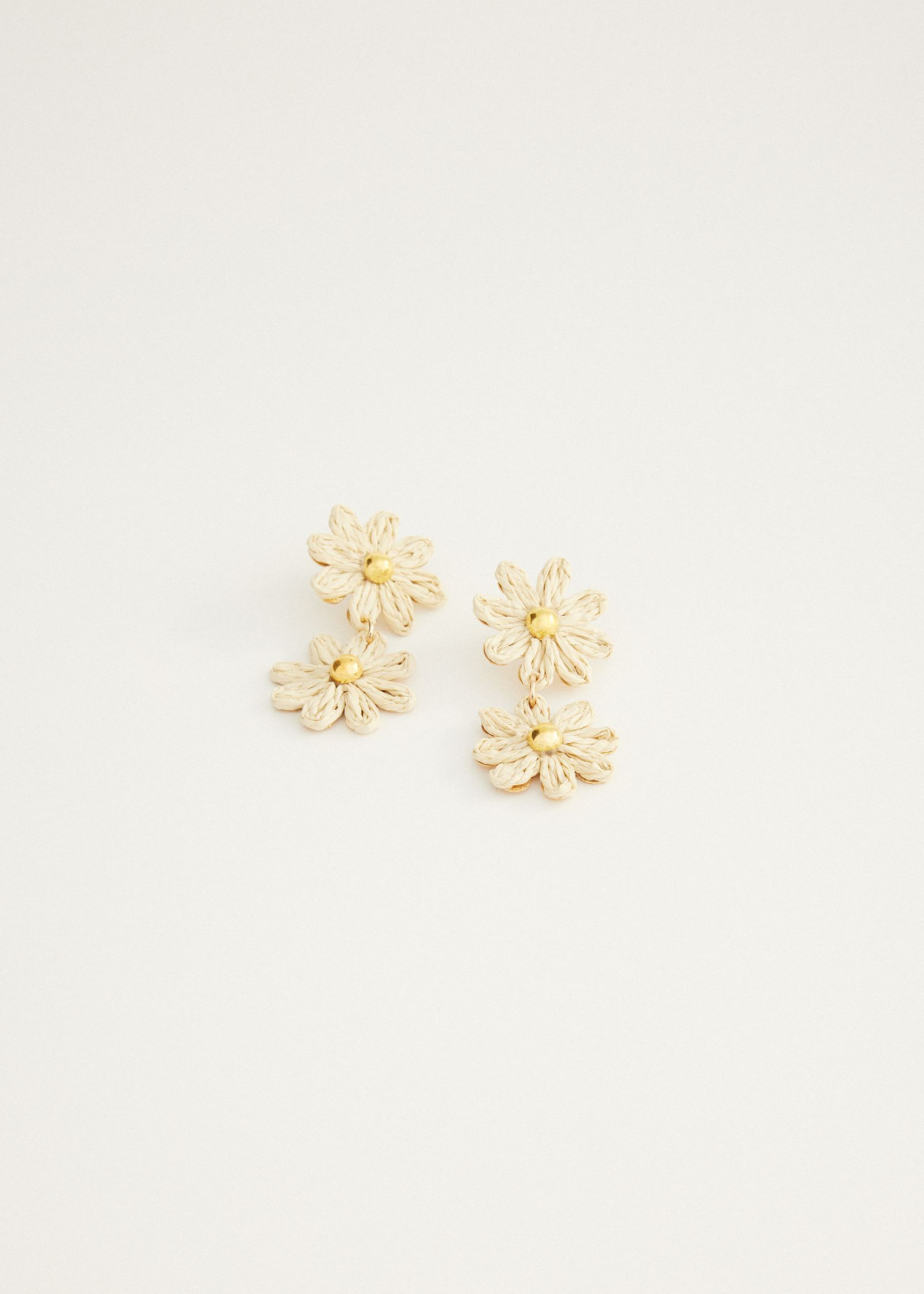 Raffia bloem oorbellen