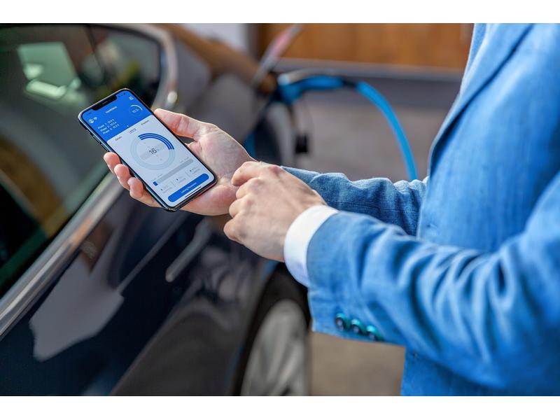 NRGkick Mobile Ladestation 32 A, 5 m, Typ 2 WLAN, 4G, GPS Mobile Ladeeinheit für Elektrofahrzeuge mit GSM, GPS, WLAN & Bluetooth