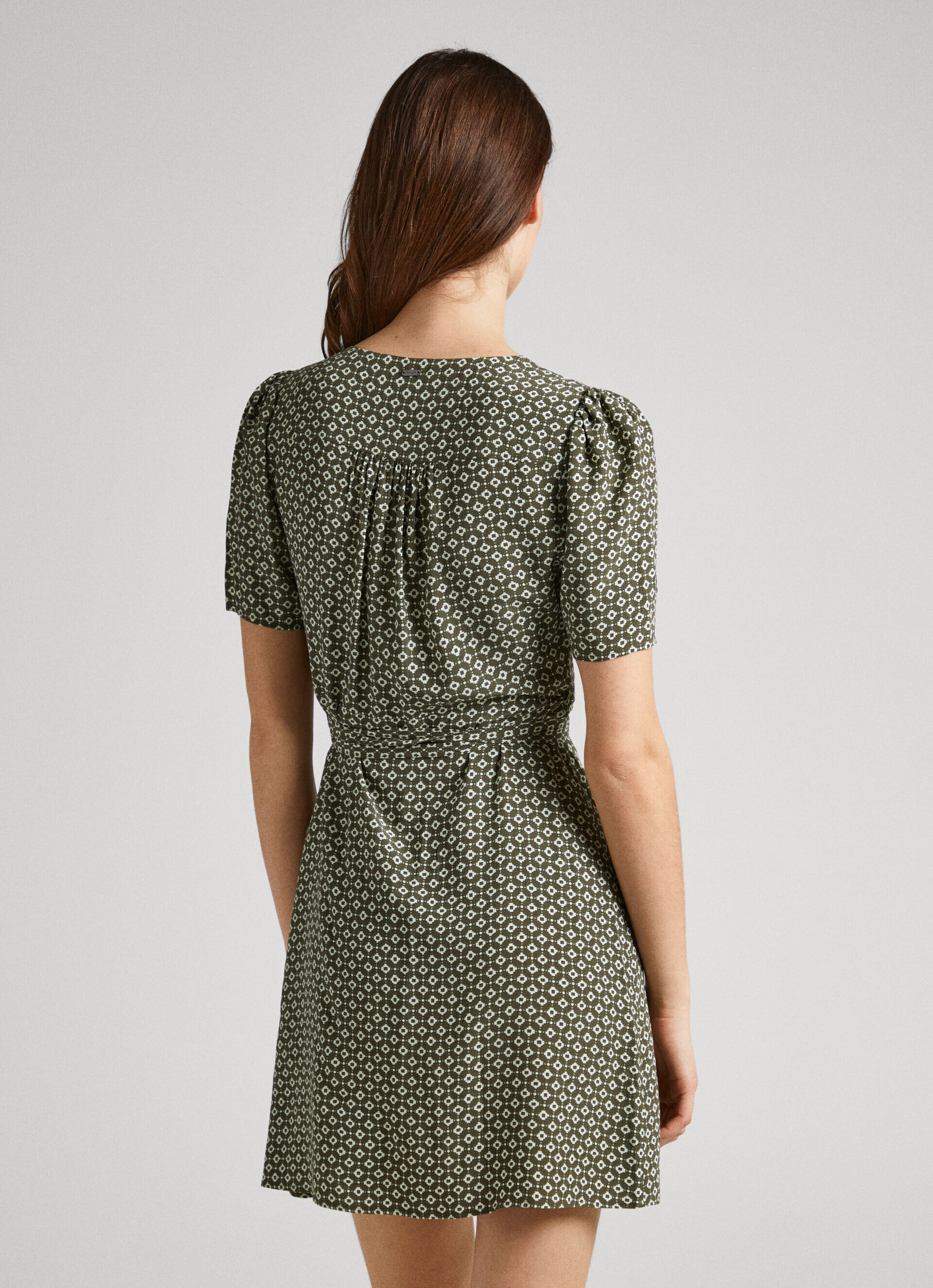VESTIDO COM ESTAMPA GEOMÉTRICA - multicolorido