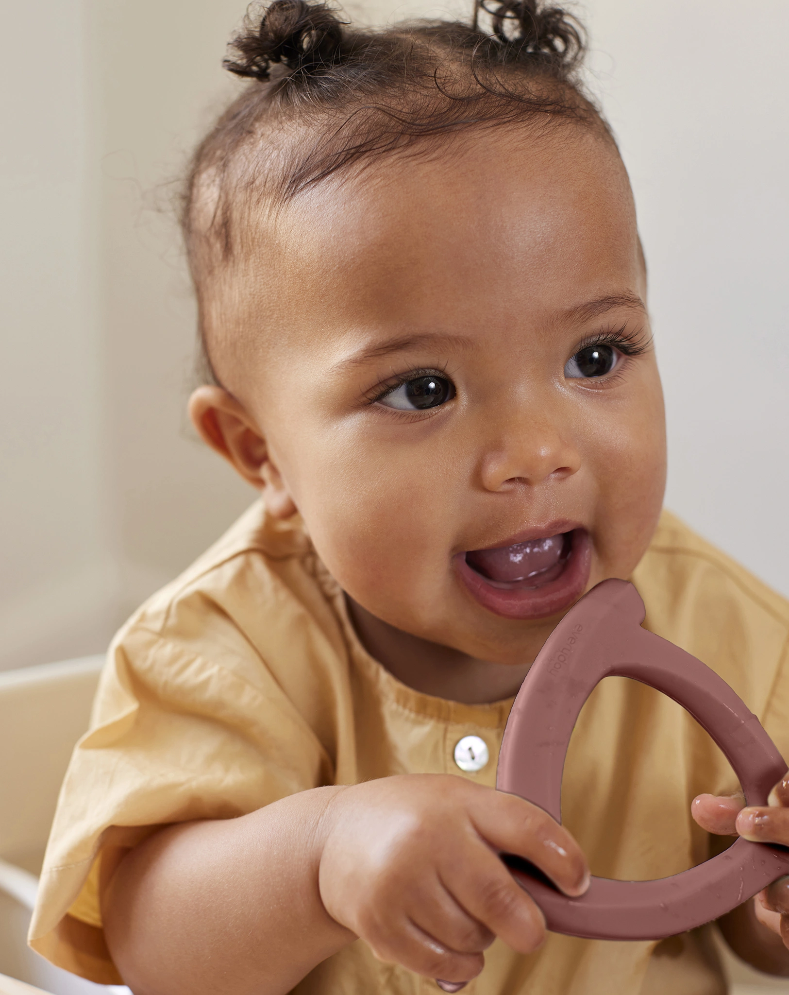 Silikon Beißring EVERYDAY BABY - TRIANGEL (10cm) in rot