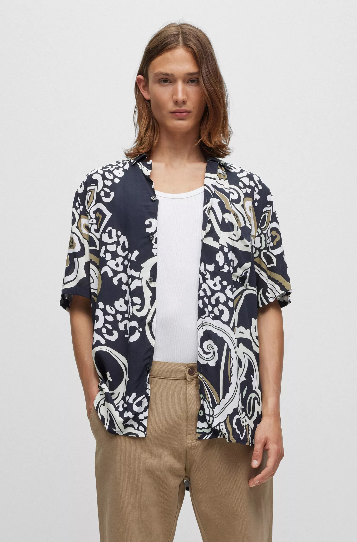 Camisa HUGO vermelha de modelagem relaxada em lona com estampa paisley.