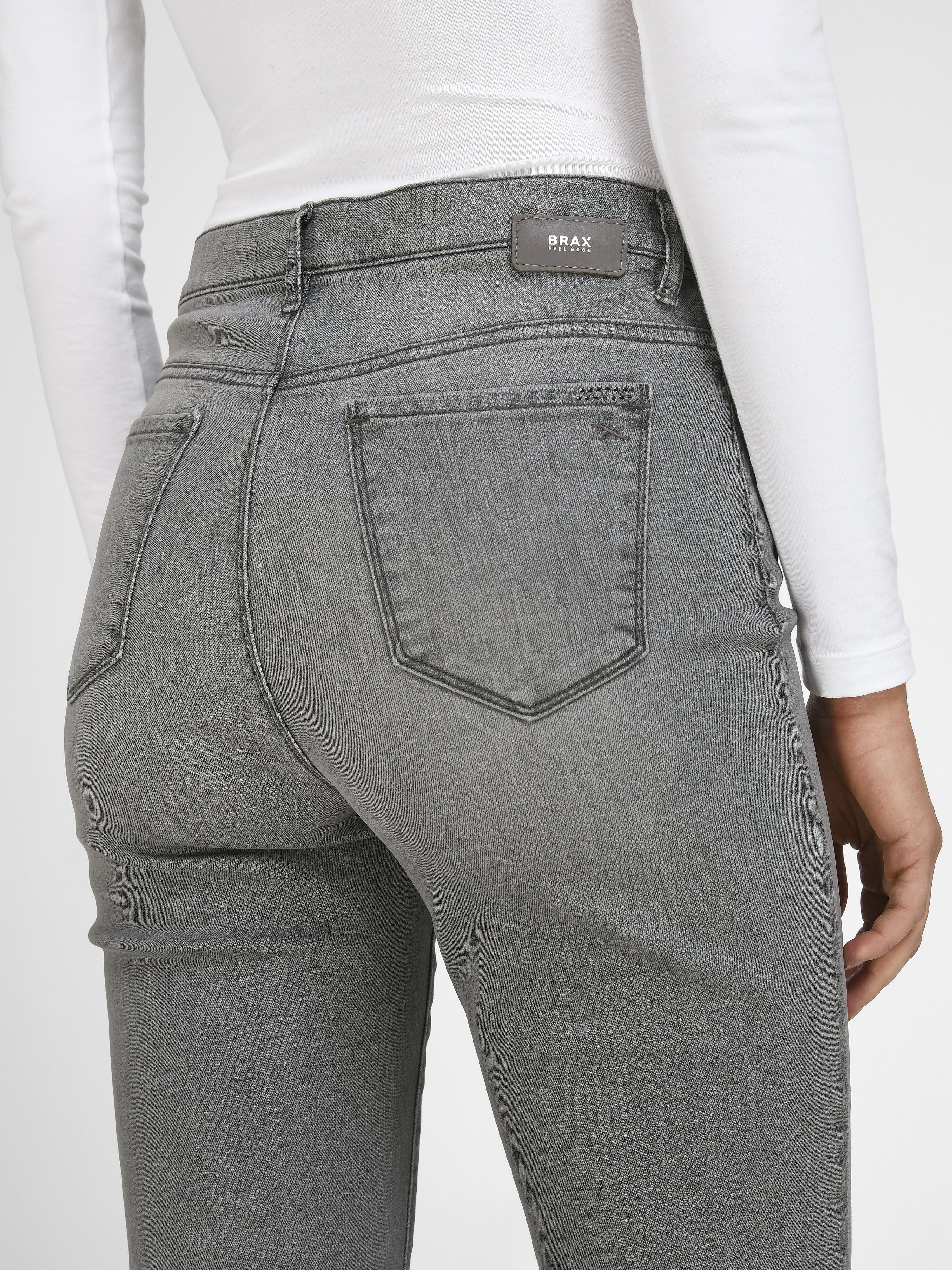 „Feminine Fit“-Jeans Modell Nicola