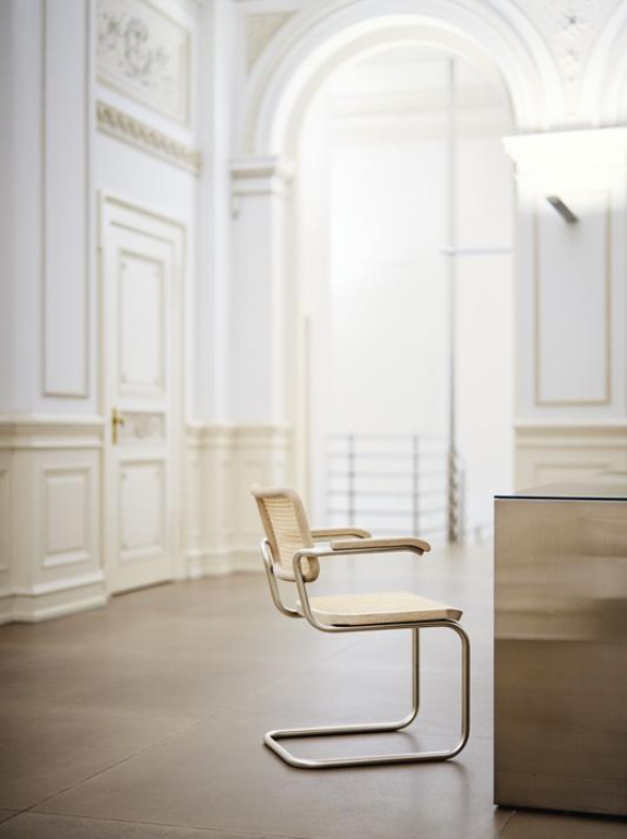 Thonet JS. THONET a personal Interpretation by Jil Sander S64 V Nordic stoel riet met armleuning,wit/messing