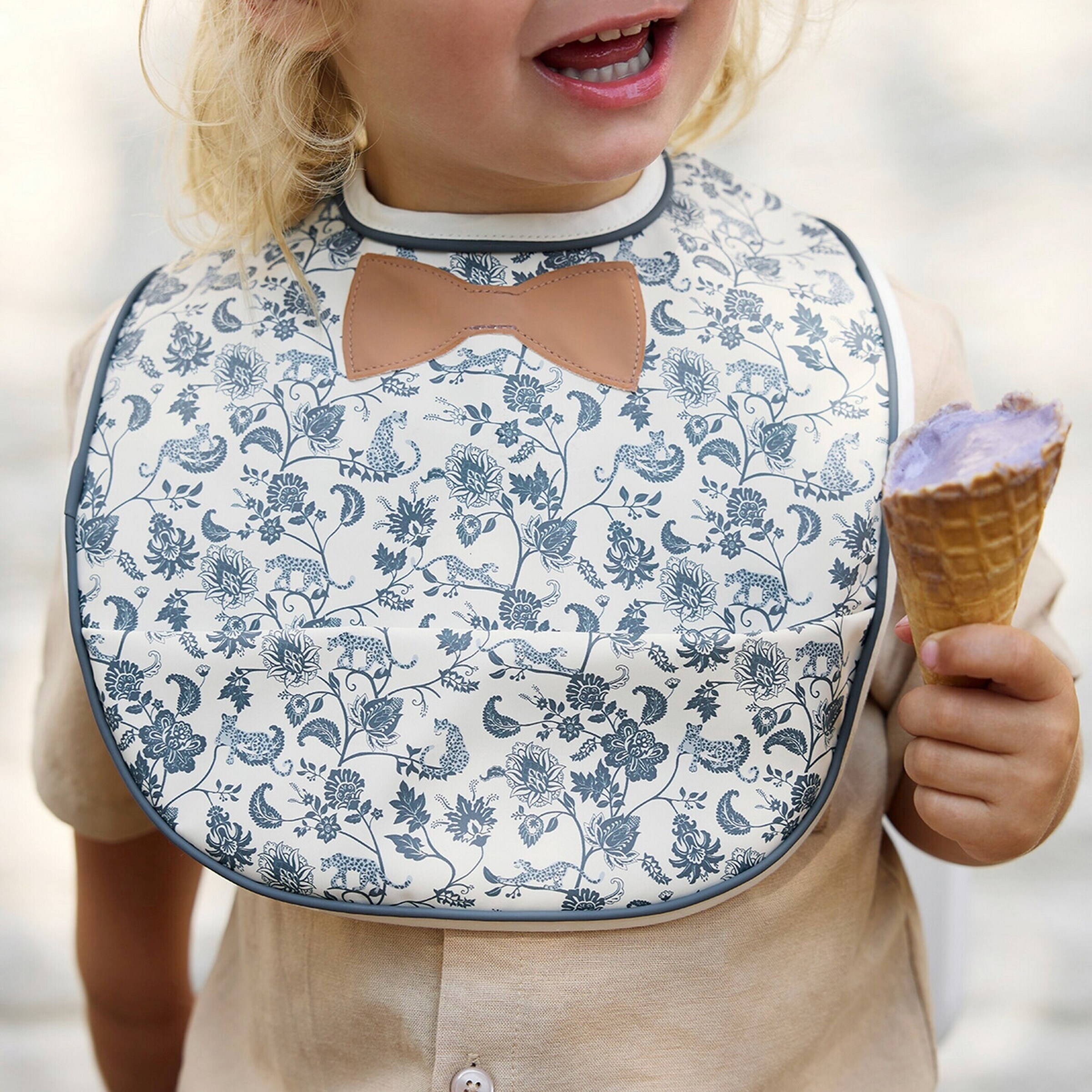 Elodie Lätzchen - Garden Leo Toile Bow bunt