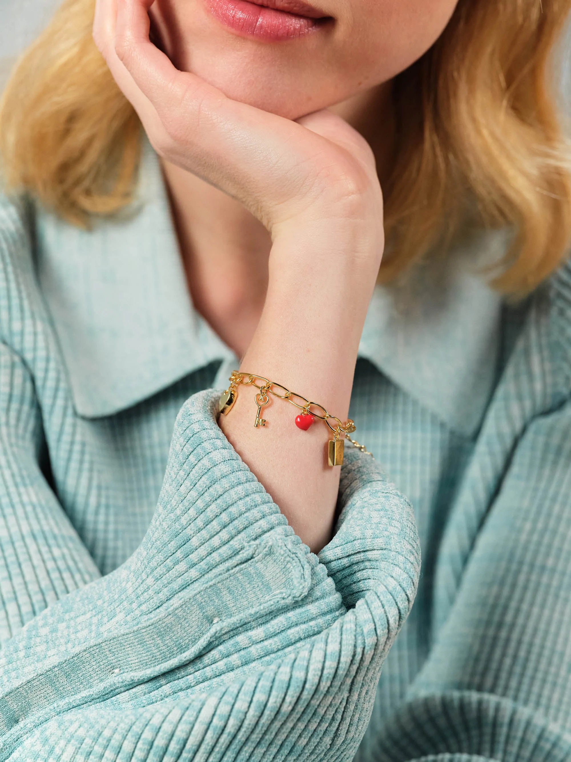 Bracelet chaine rectangle et charm's d'amour | Multicolore