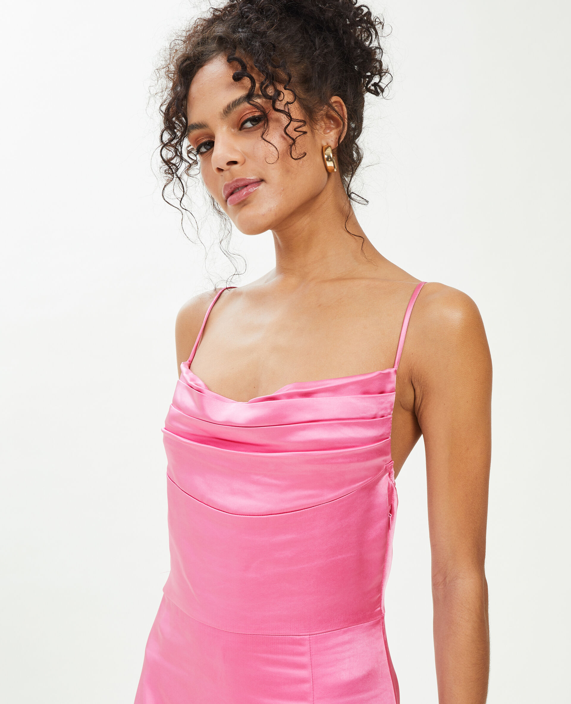Robe longue tissu satiné encolure bénitier - Rose